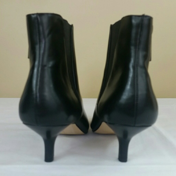Donald J Pliner black kitten heel boots - Picture 3 of 12